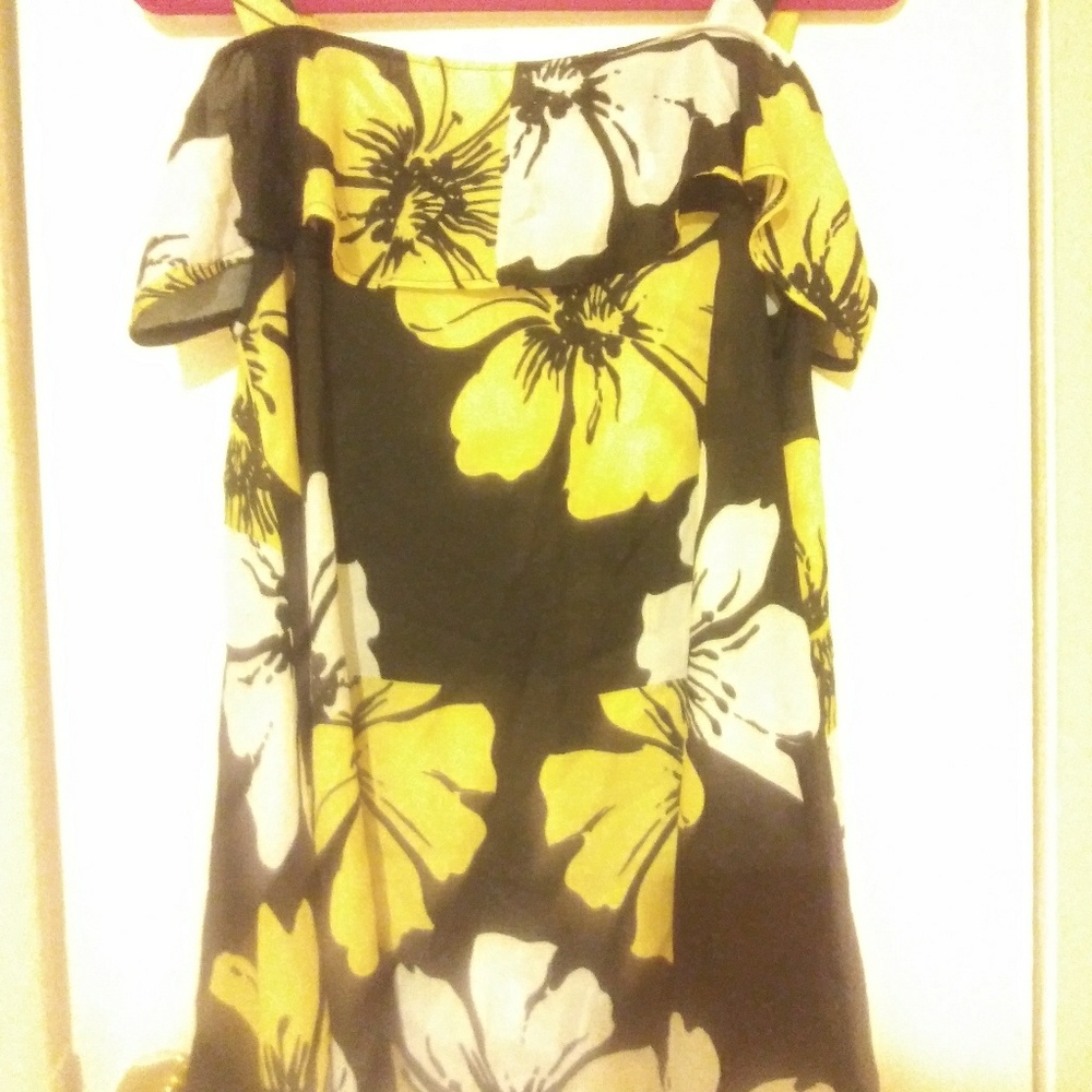 Off the shoulder flower top ruffled detailing